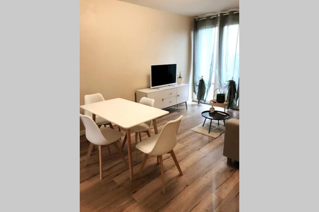 Serenidad - Appartement Cosy 50M2 Et Parking Châteauroux Esterno foto